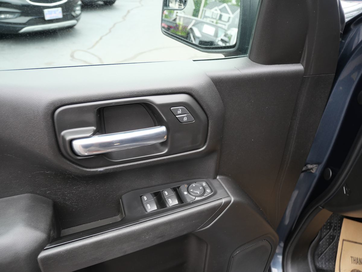 2019 Chevrolet Silverado 1500 Custom photo 16