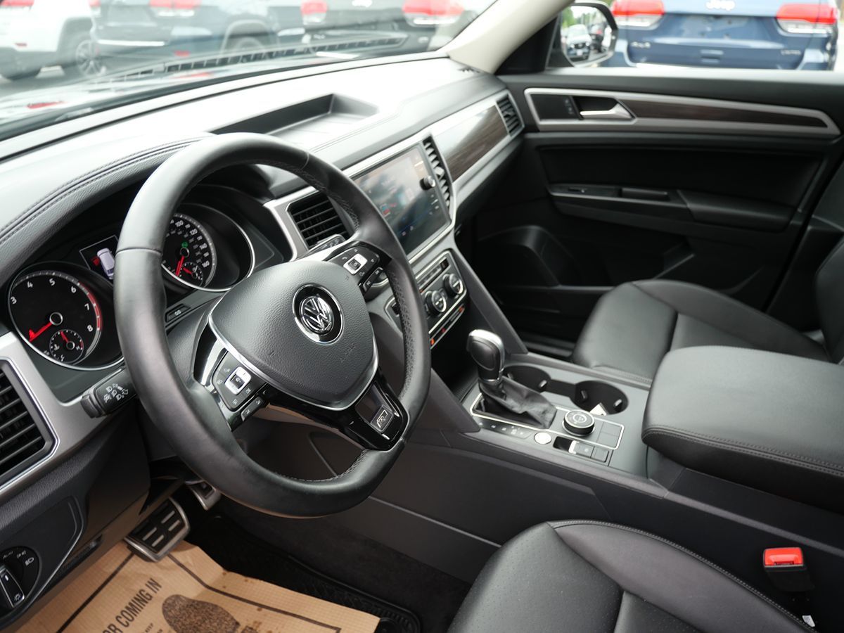 2018 Volkswagen Atlas V6 SE Technology R-Line photo 12