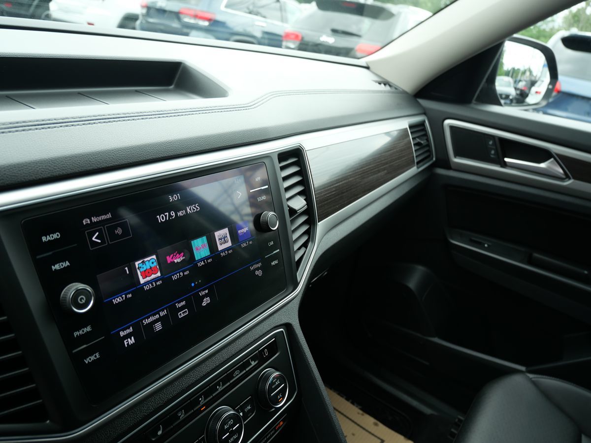 2018 Volkswagen Atlas V6 SE Technology R-Line photo 13