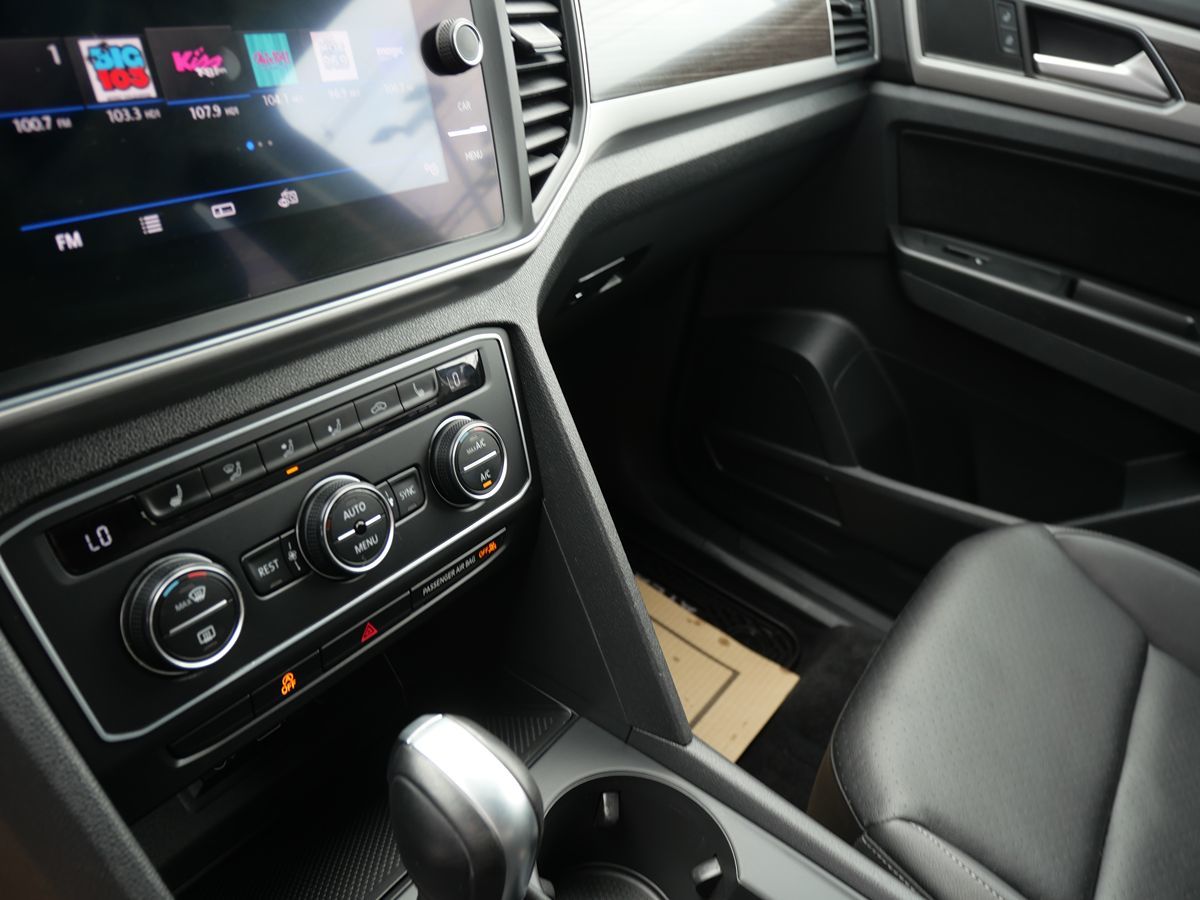 2018 Volkswagen Atlas V6 SE Technology R-Line photo 14