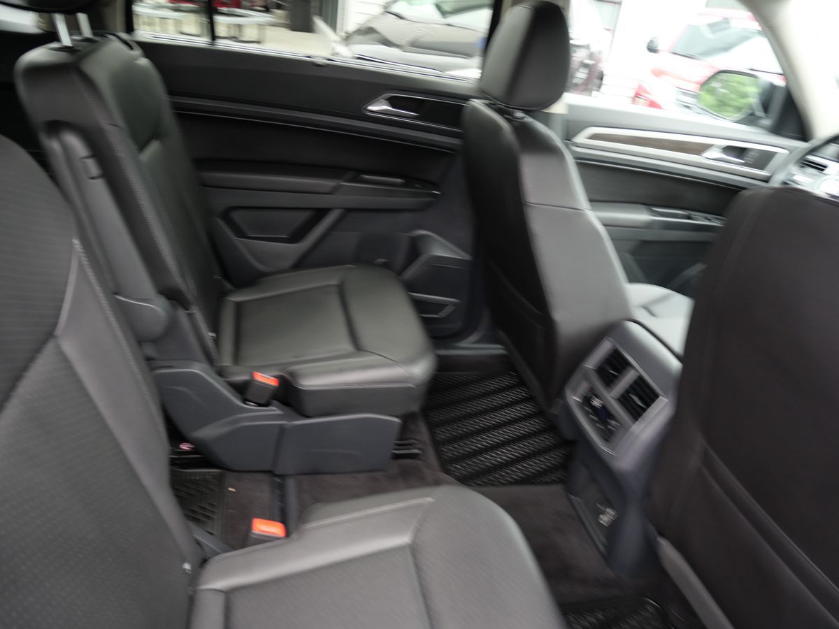 2018 Volkswagen Atlas V6 SE Technology R-Line photo 25