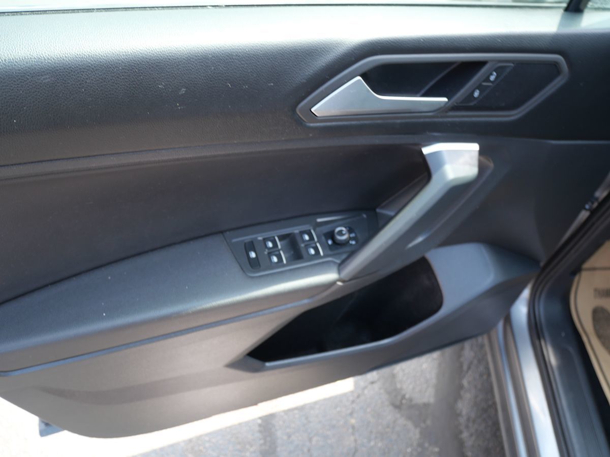 2019 Volkswagen Tiguan SE photo 16