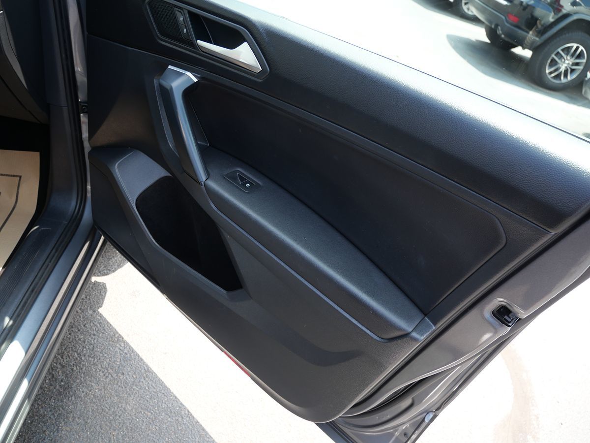 2019 Volkswagen Tiguan SE photo 30
