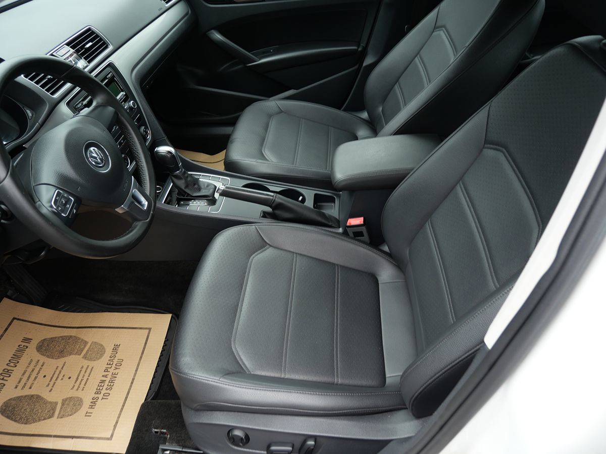 2015 Volkswagen Passat S photo 8