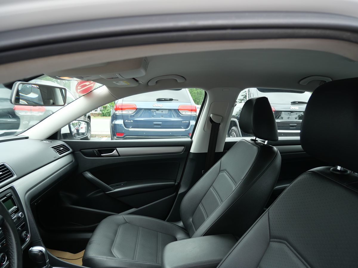 2015 Volkswagen Passat S photo 9