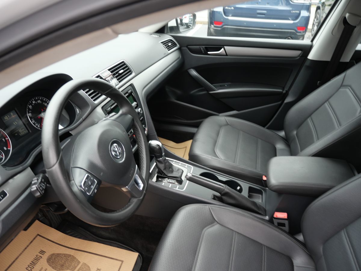 2015 Volkswagen Passat S photo 10