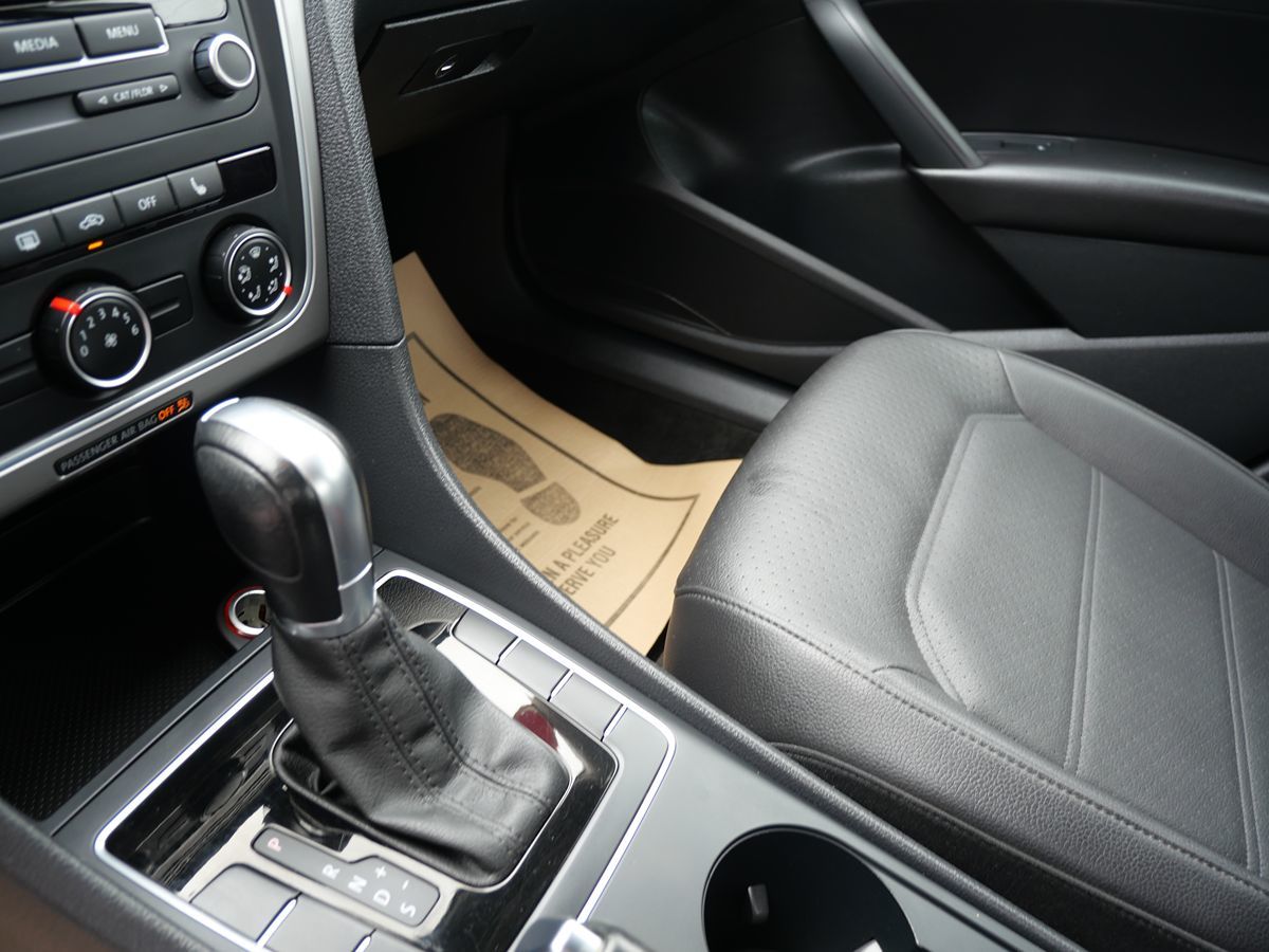 2015 Volkswagen Passat S photo 12
