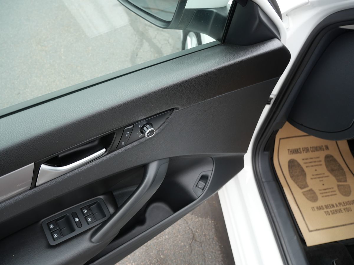 2015 Volkswagen Passat S photo 13