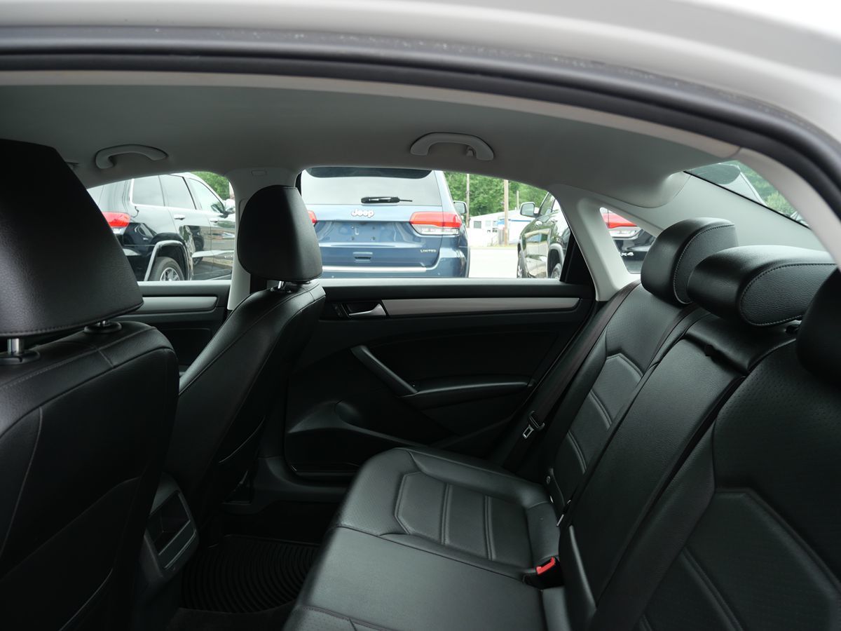 2015 Volkswagen Passat S photo 18