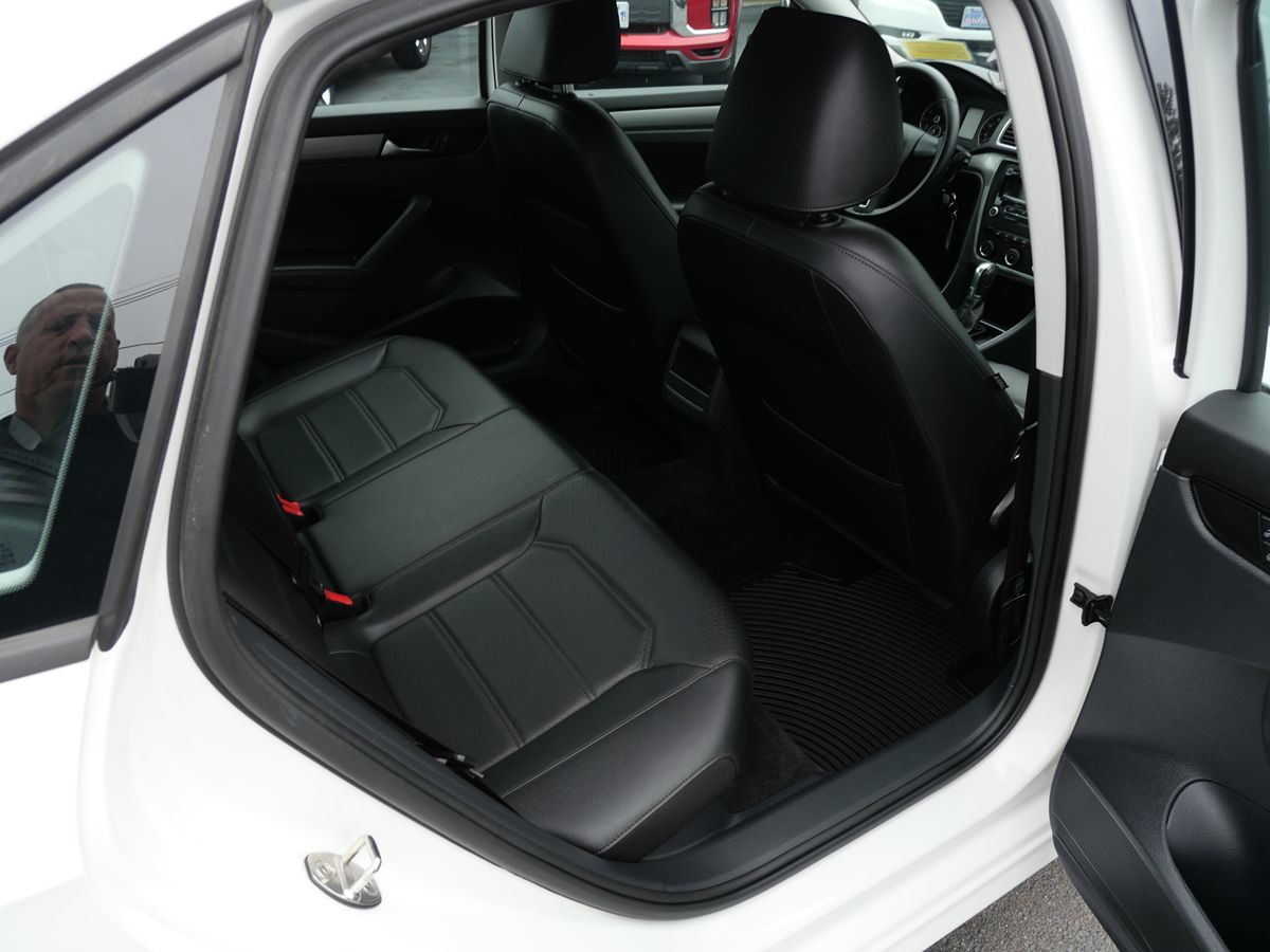 2015 Volkswagen Passat S photo 19
