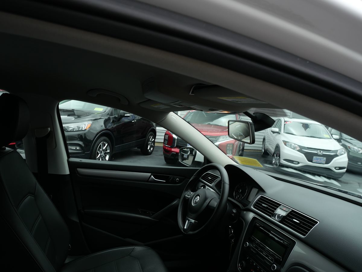 2015 Volkswagen Passat S photo 25