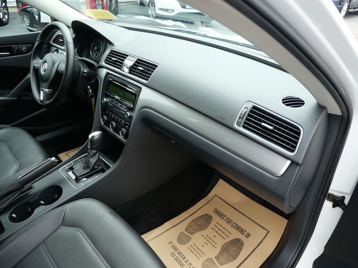 2015 Volkswagen Passat S photo 26