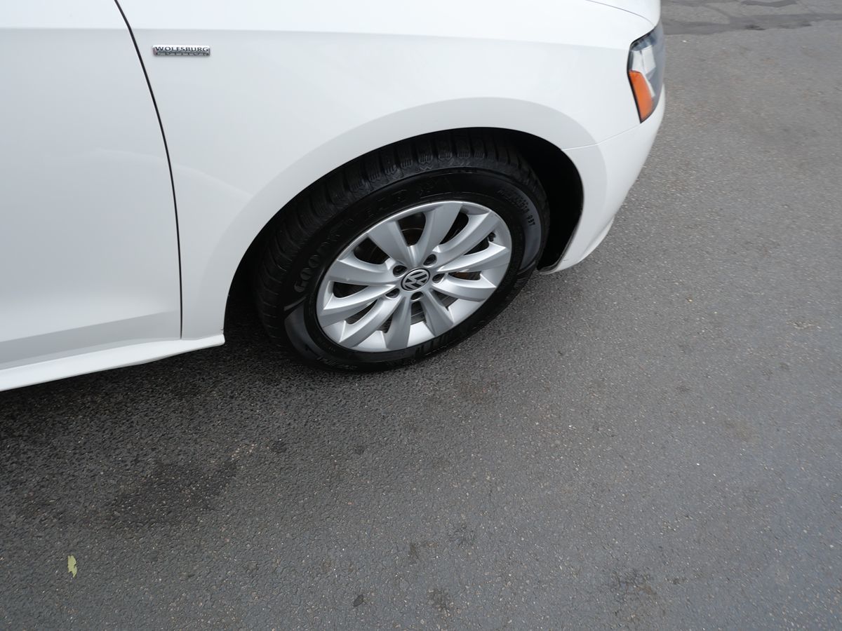 2015 Volkswagen Passat S photo 29