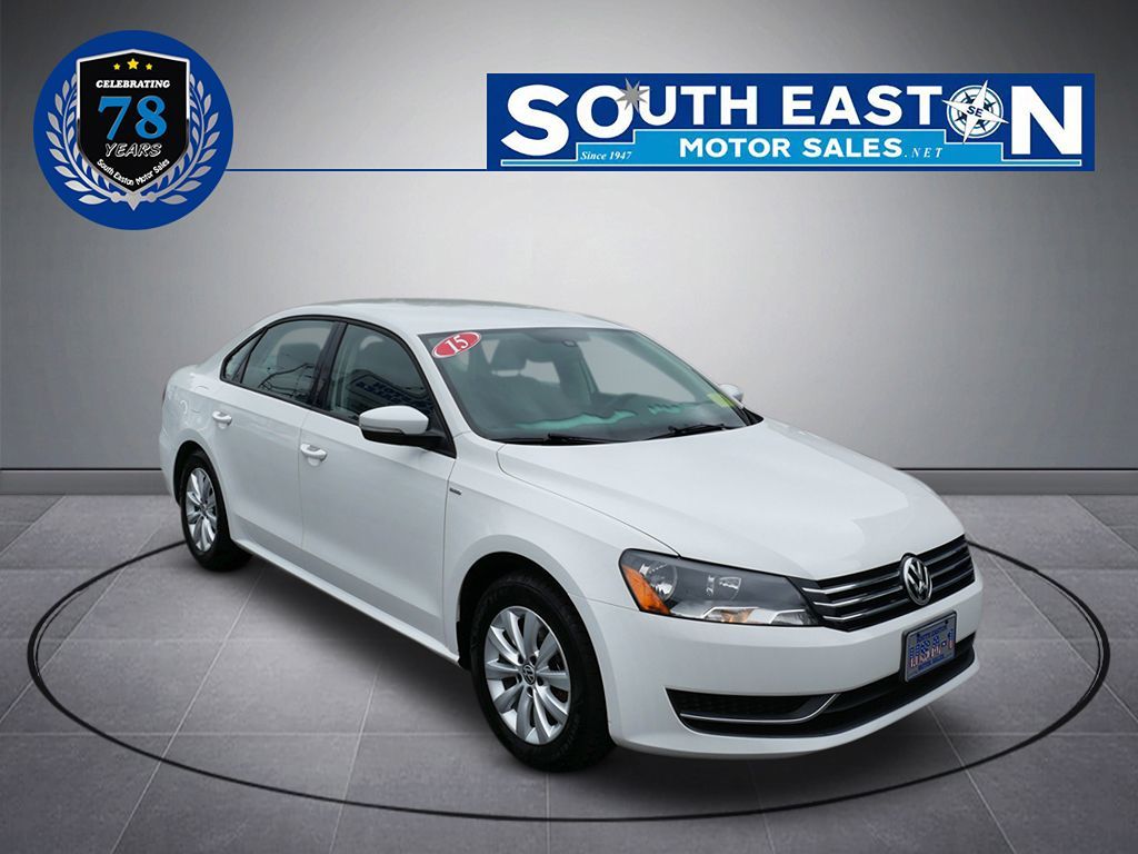2015 Volkswagen Passat S photo 2