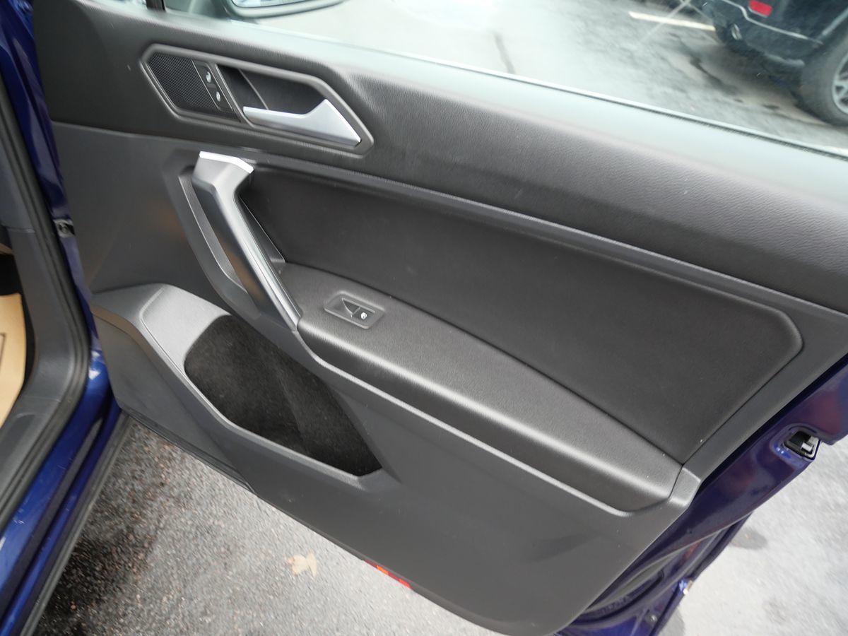 2021 Volkswagen Tiguan SE photo 28