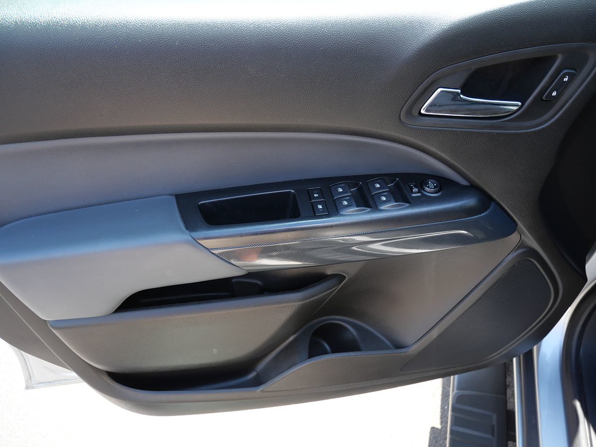 2015 Chevrolet Colorado Z71 photo 17