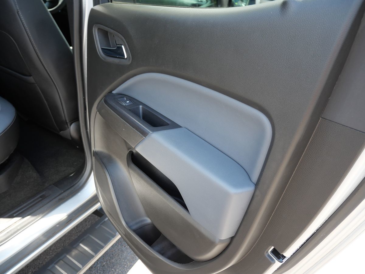 2015 Chevrolet Colorado Z71 photo 25