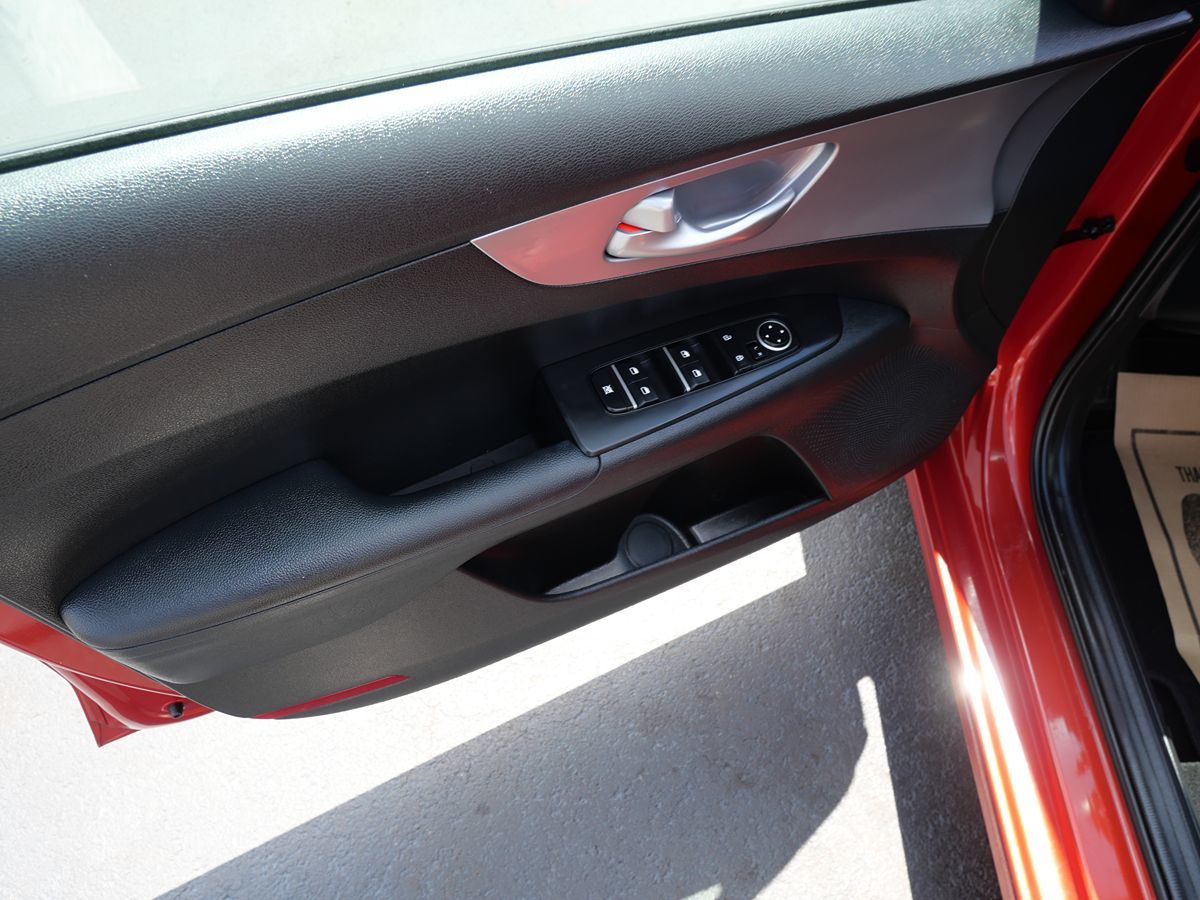 2022 Kia Forte LXS photo 16