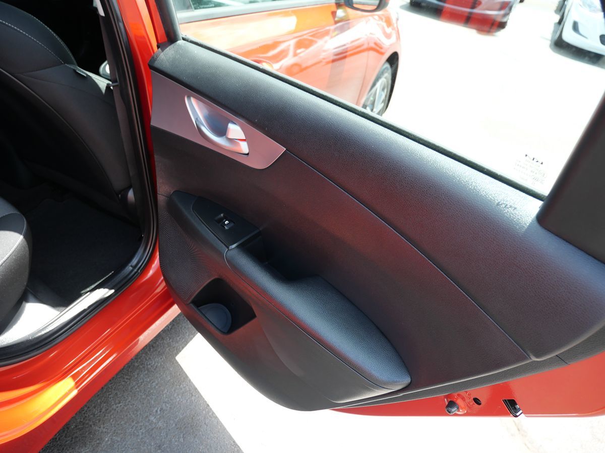 2022 Kia Forte LXS photo 24