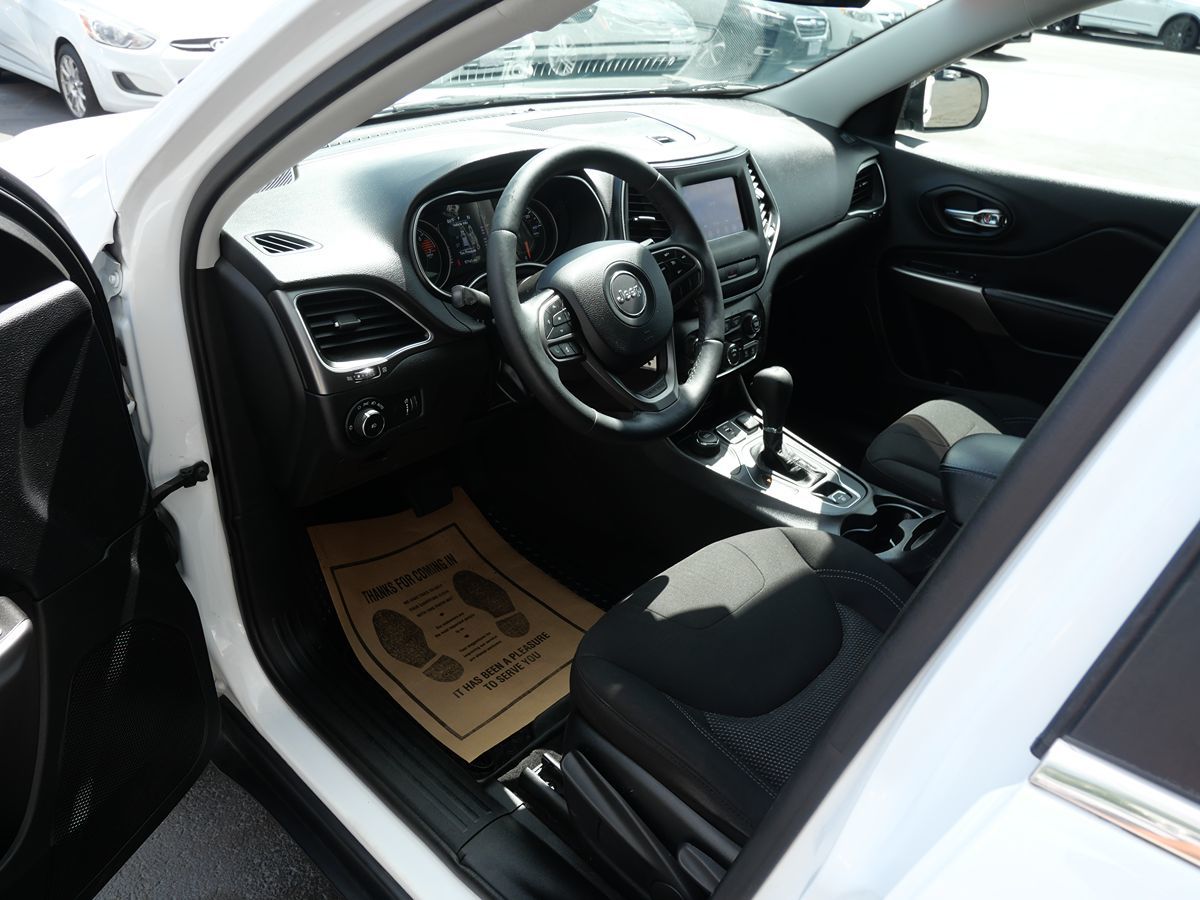 2019 Jeep Cherokee Latitude photo 9