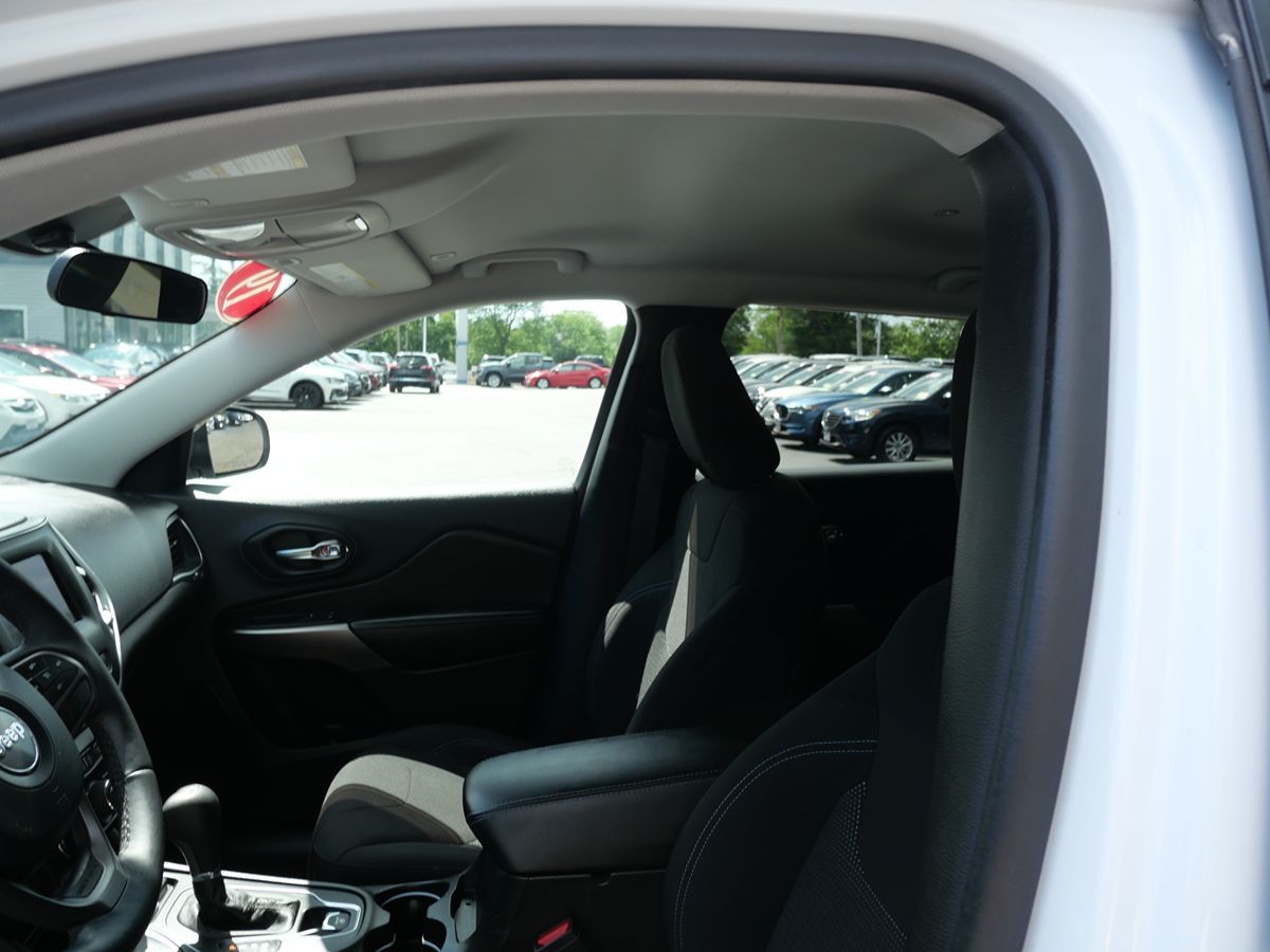 2019 Jeep Cherokee Latitude photo 11