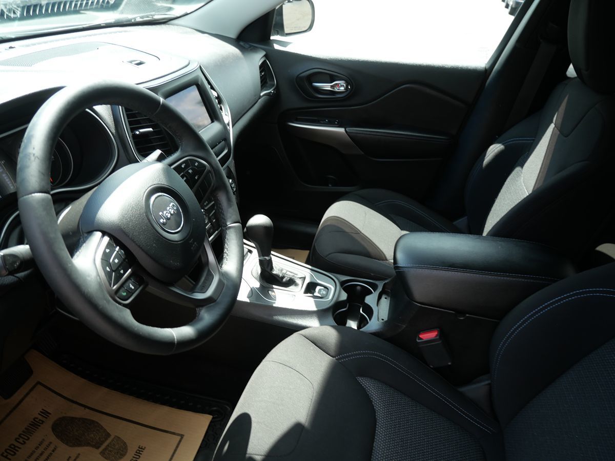 2019 Jeep Cherokee Latitude photo 12