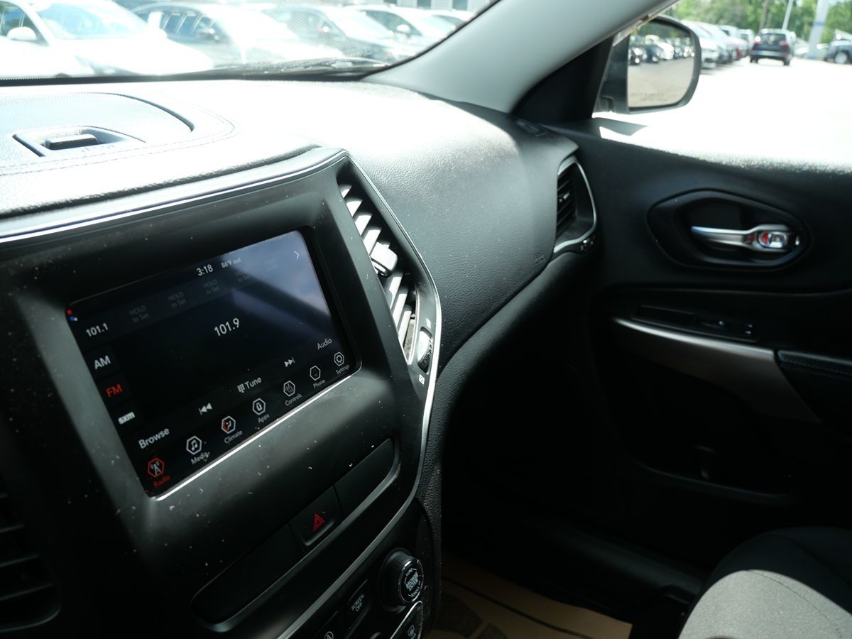 2019 Jeep Cherokee Latitude photo 13