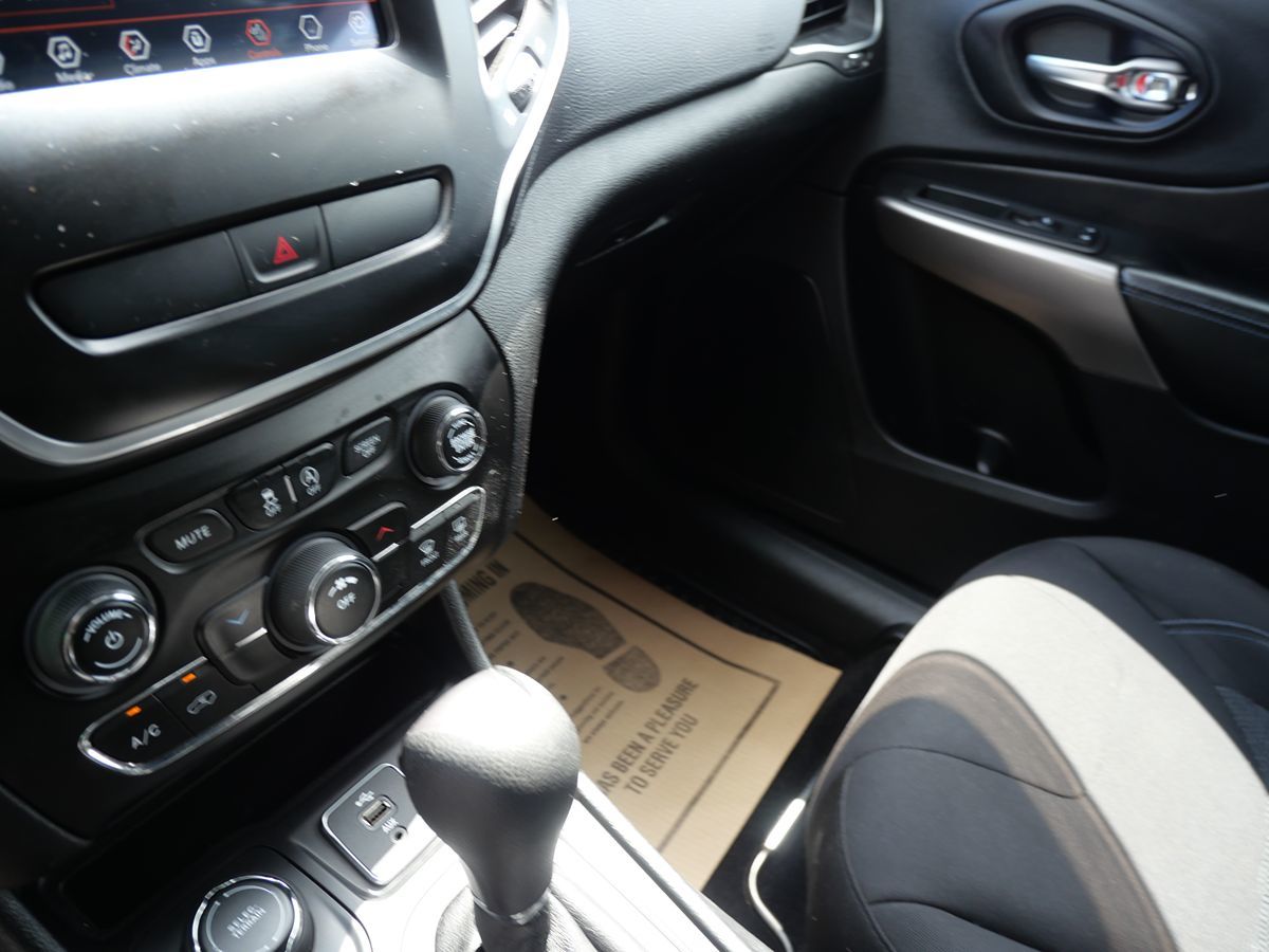 2019 Jeep Cherokee Latitude photo 15
