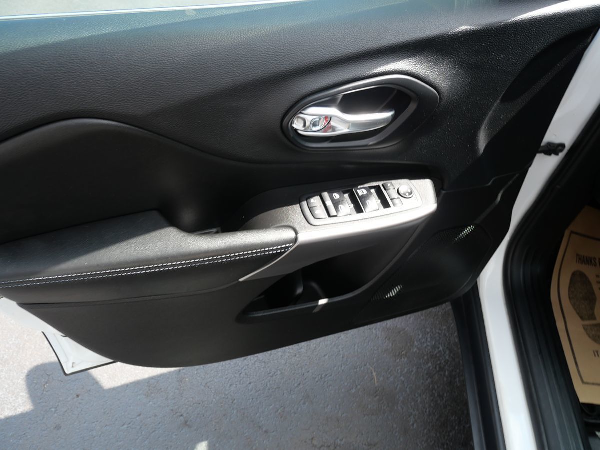 2019 Jeep Cherokee Latitude photo 17