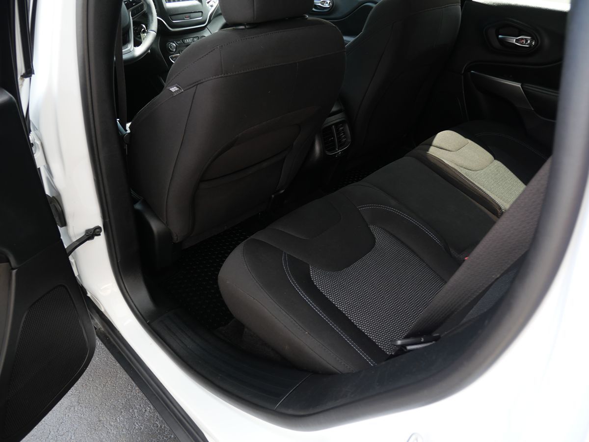 2019 Jeep Cherokee Latitude photo 19