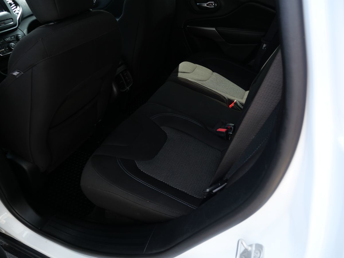 2019 Jeep Cherokee Latitude photo 20