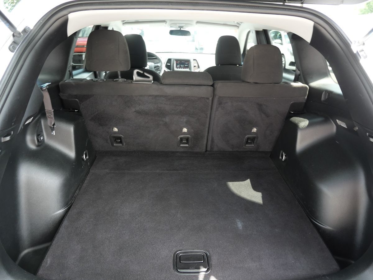 2019 Jeep Cherokee Latitude photo 22