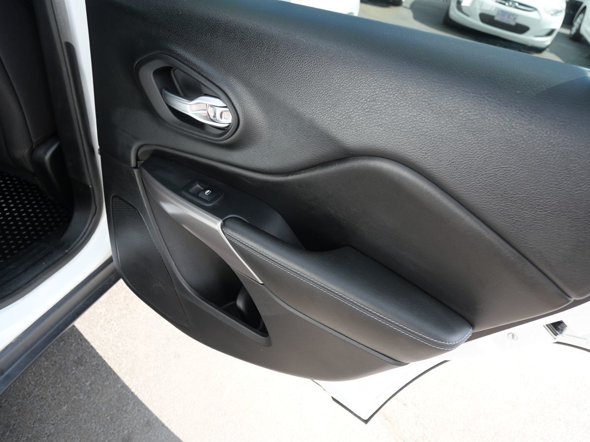 2019 Jeep Cherokee Latitude photo 25
