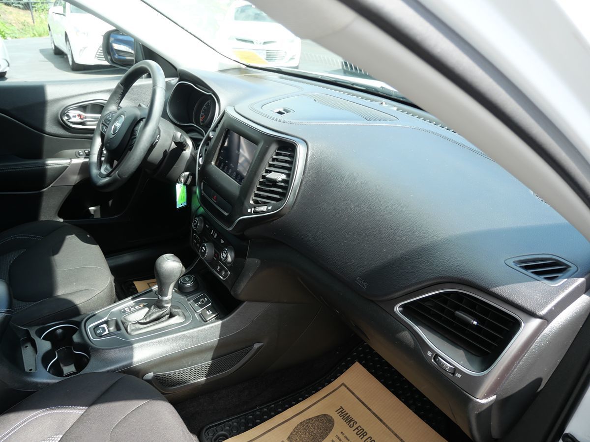 2019 Jeep Cherokee Latitude photo 29