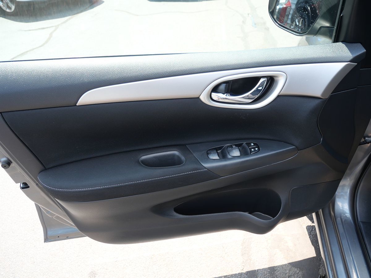 2015 Nissan Sentra SV photo 10