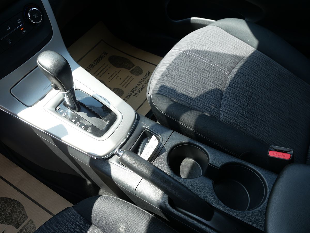 2015 Nissan Sentra SV photo 18