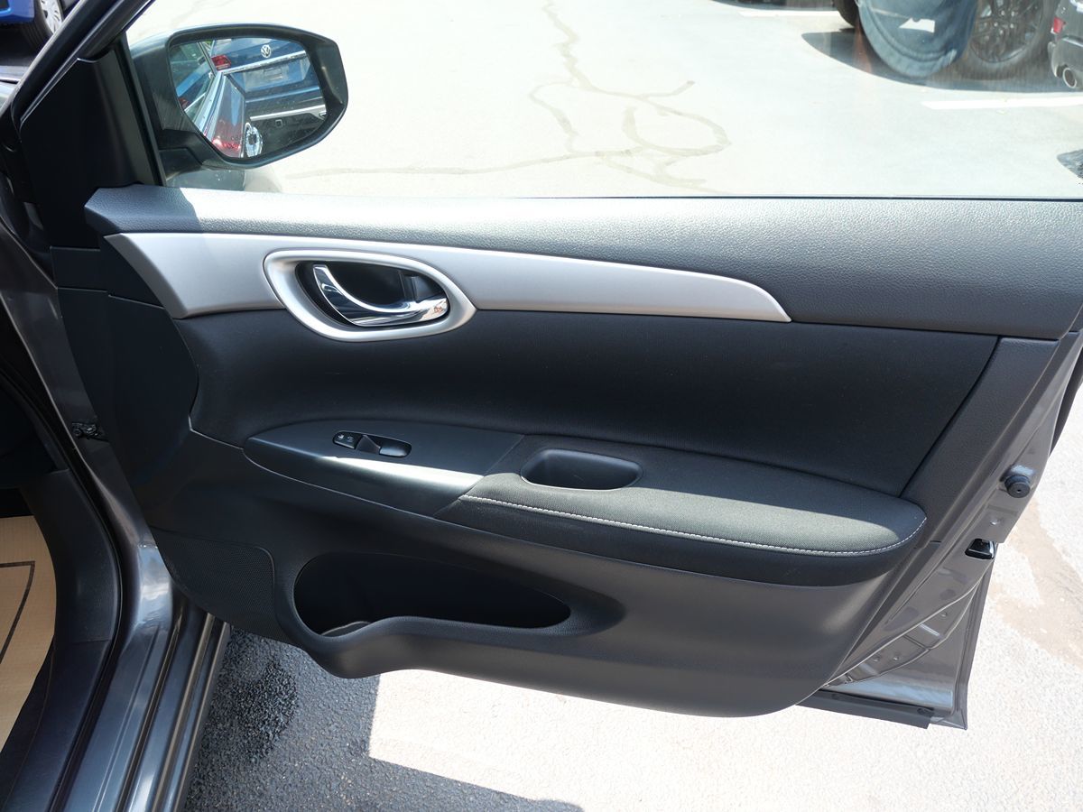 2015 Nissan Sentra SV photo 22