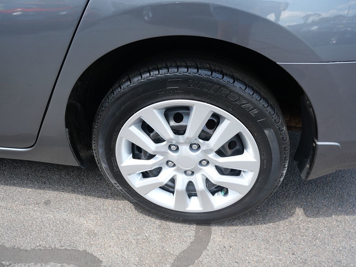 2015 Nissan Sentra SV photo 32