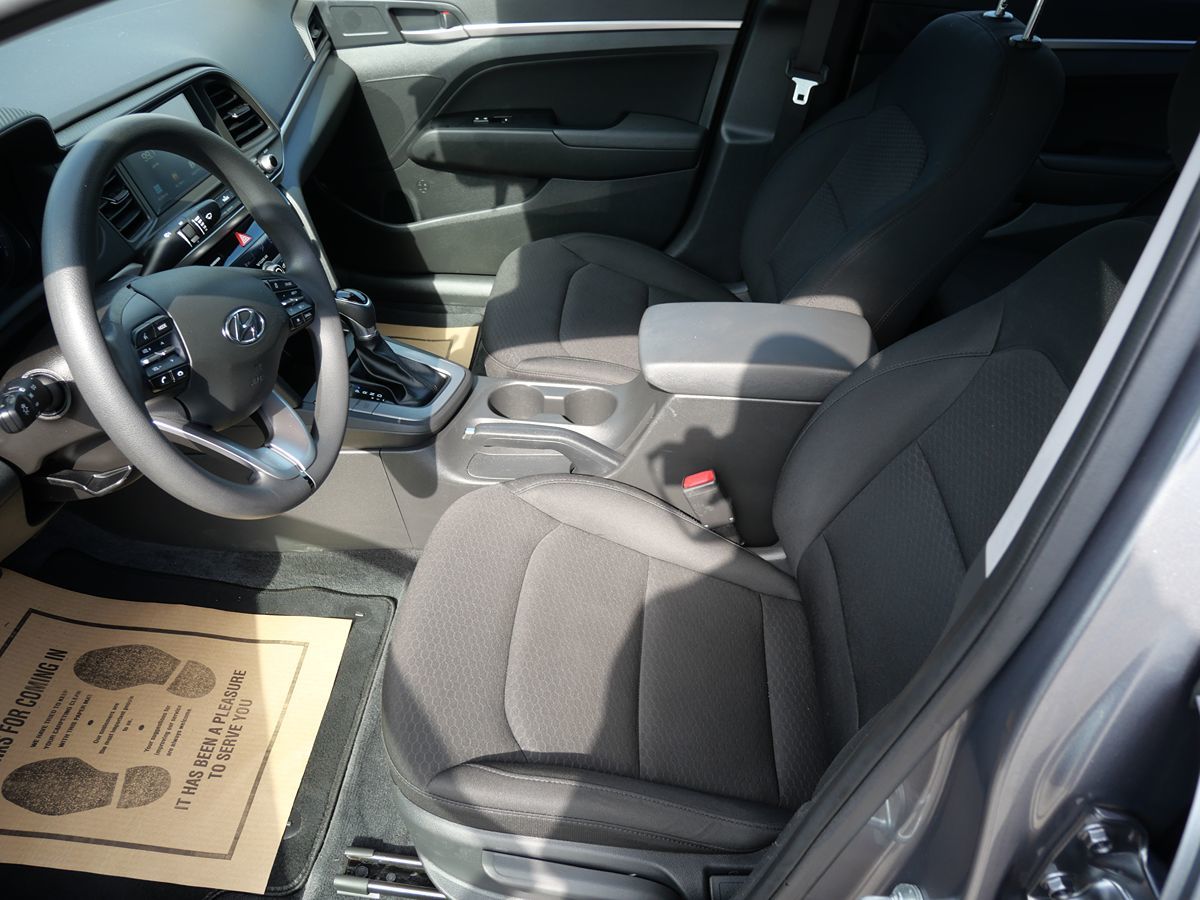 2020 Hyundai Elantra SEL photo 10