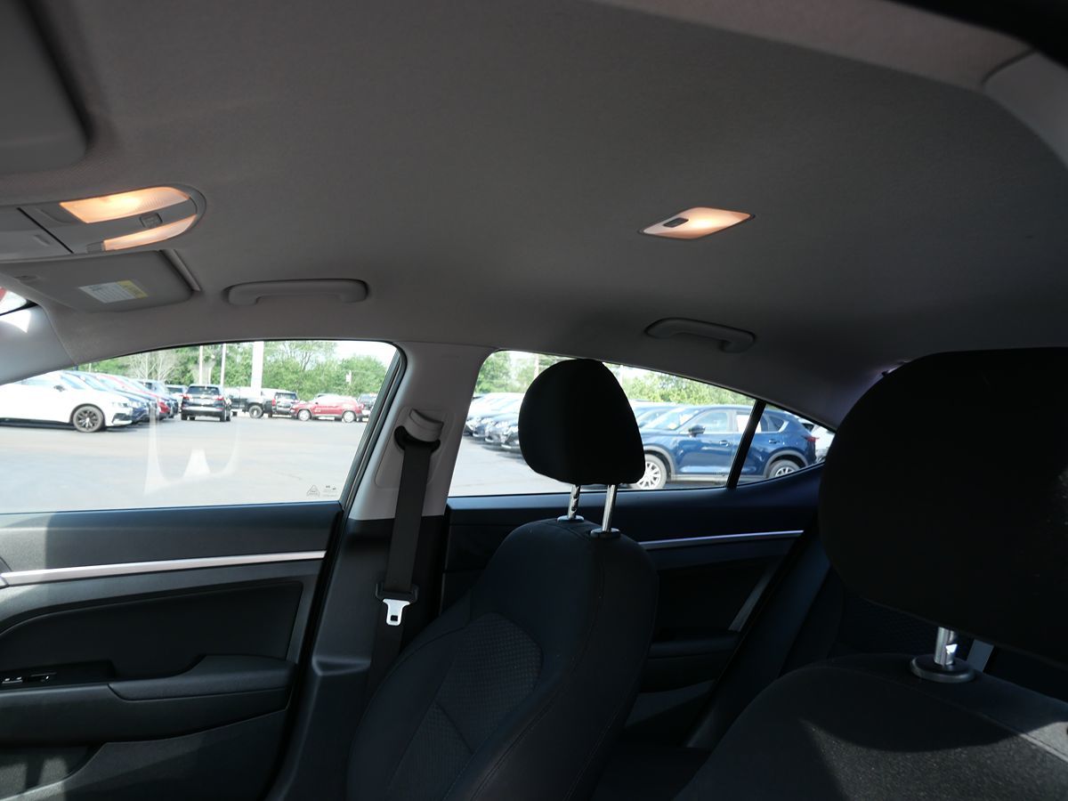 2020 Hyundai Elantra SEL photo 11
