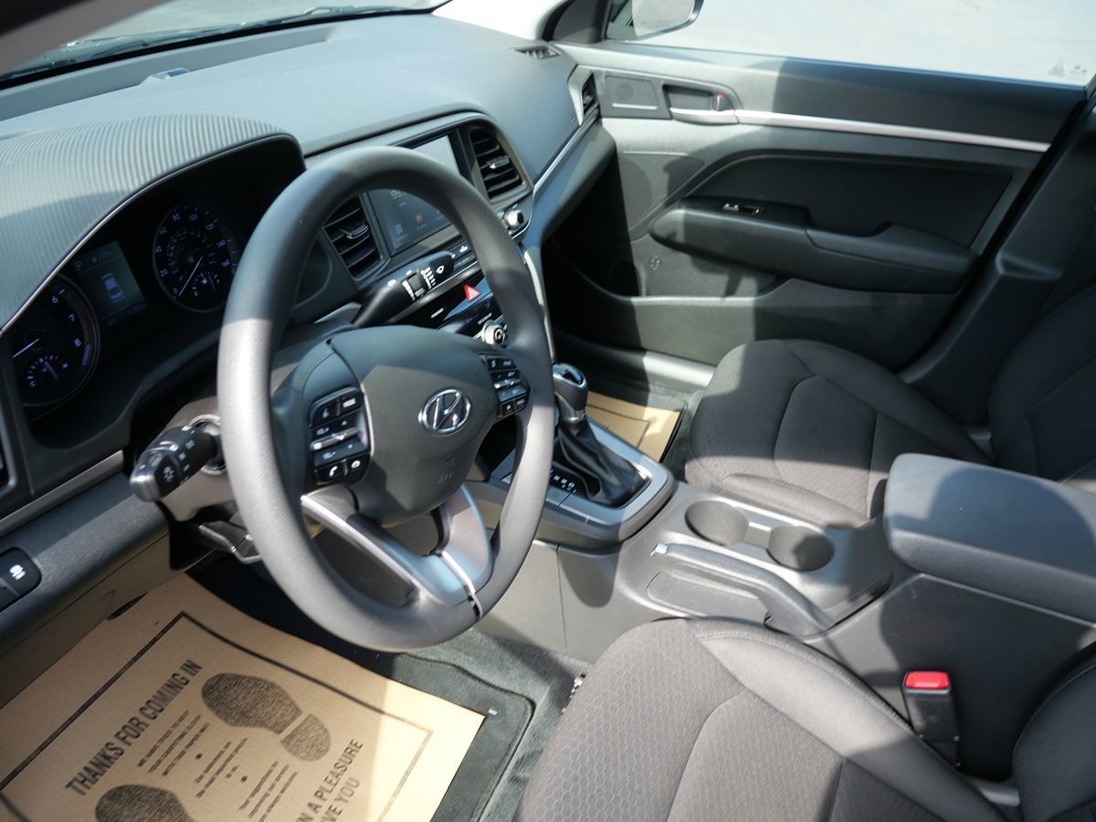 2020 Hyundai Elantra SEL photo 12