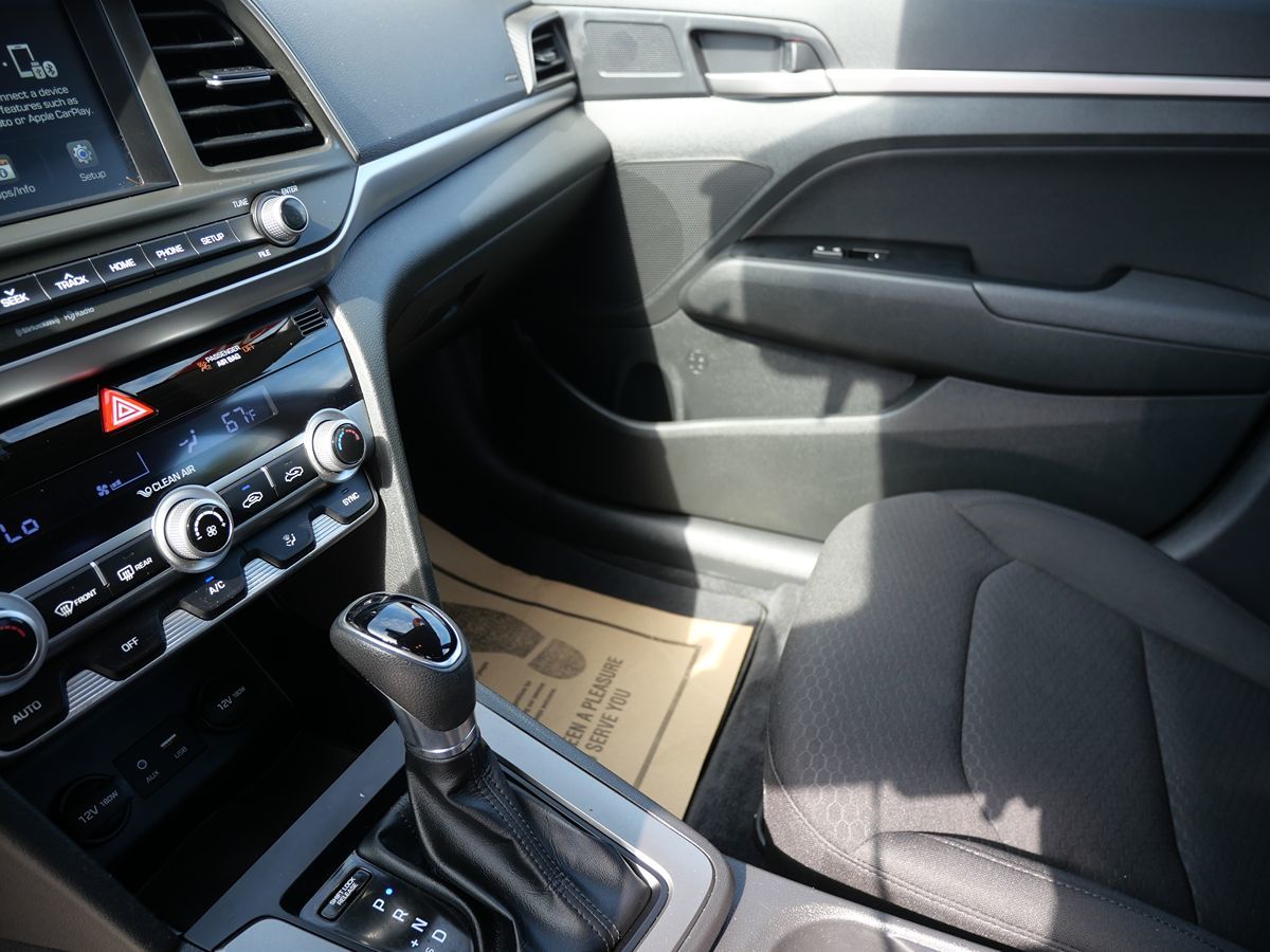 2020 Hyundai Elantra SEL photo 14