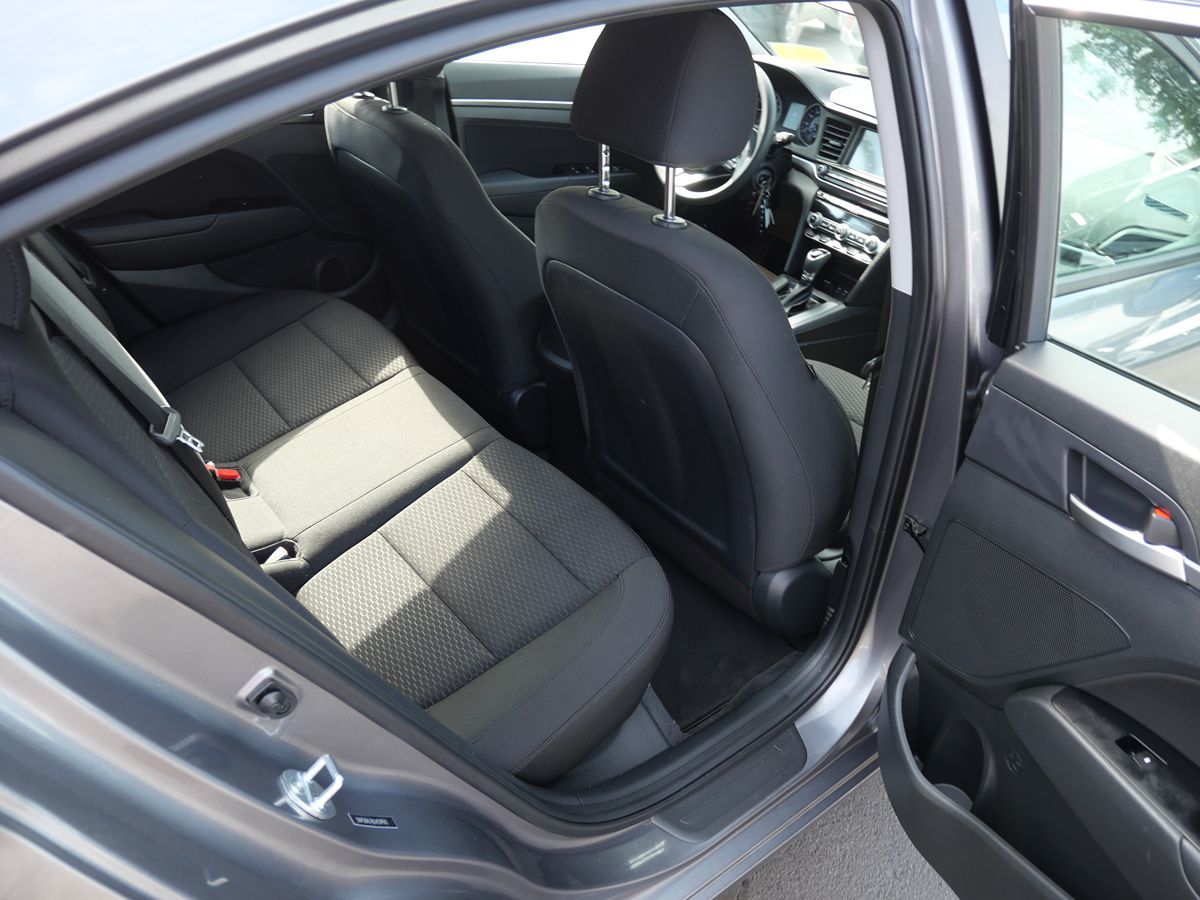 2020 Hyundai Elantra SEL photo 21