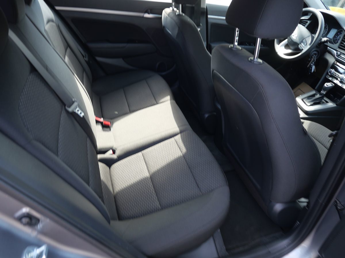 2020 Hyundai Elantra SEL photo 22