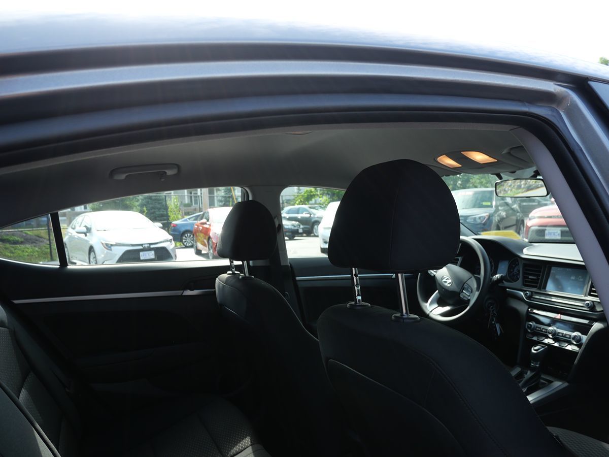 2020 Hyundai Elantra SEL photo 23