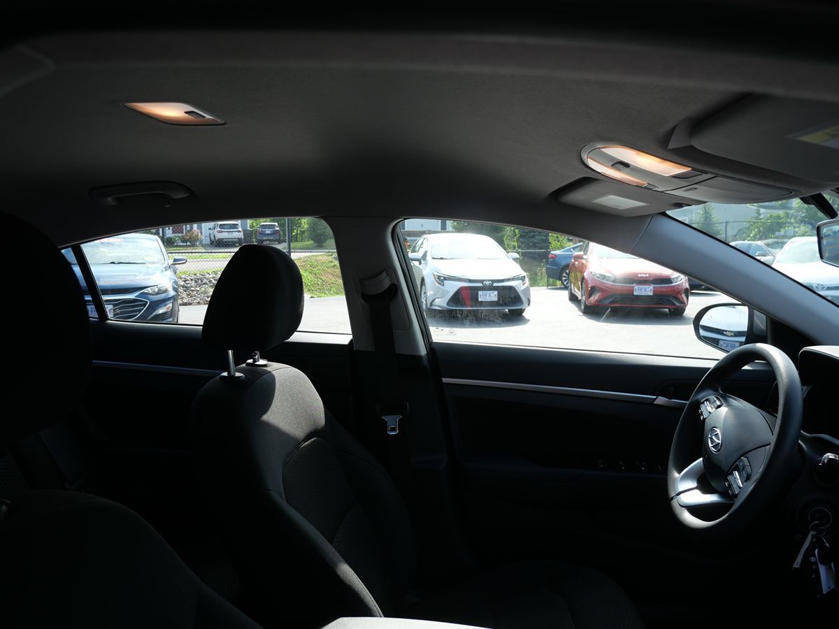 2020 Hyundai Elantra SEL photo 28