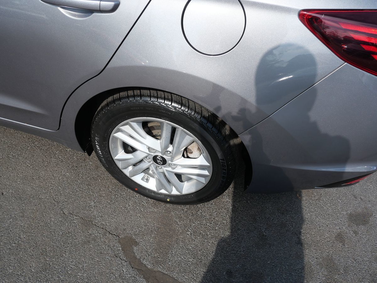 2020 Hyundai Elantra SEL photo 33
