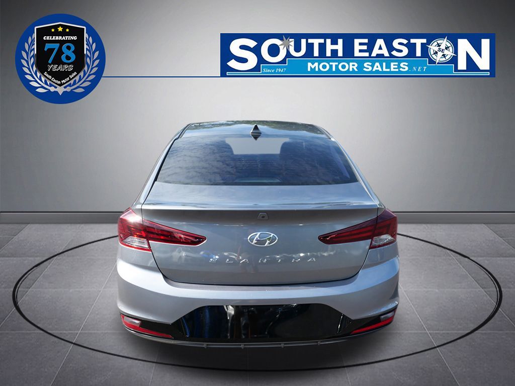 2020 Hyundai Elantra SEL photo 4