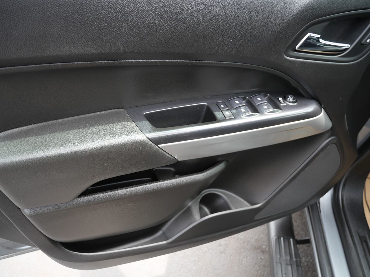 2019 Chevrolet Colorado LT photo 17
