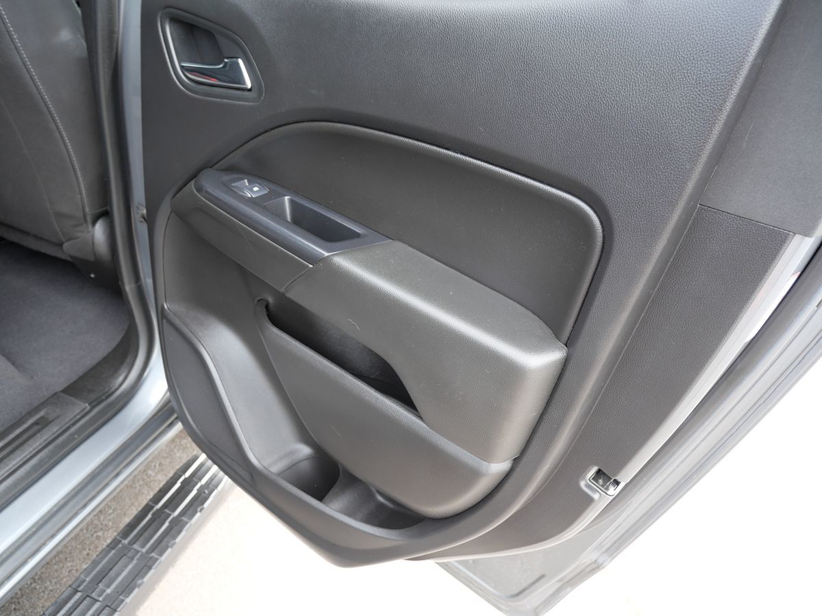 2019 Chevrolet Colorado LT photo 25